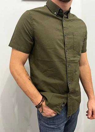Зеленая хаки рубашка с коротким рукавом