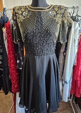 Шиксрное платье, но не хватает бузин