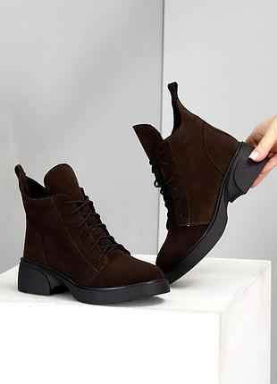 Універсальні комфортні зимові шоколадні черевики замшеві низький хід