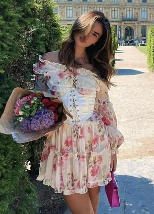 Пишна шифонова квіткова корсетна сукня з рюшами оборки
