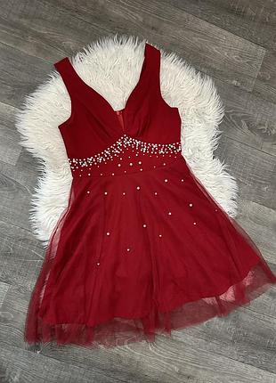 Сукня червона з бусінами