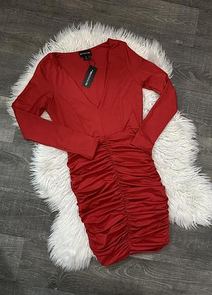 Сукня червона на довгий рукав