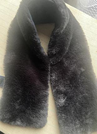 Чорне еко хутро.