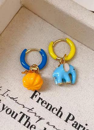 Серьги желто-голубые кольца с подвесками тыквик и слоненок