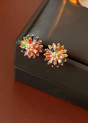 Ефектні сережки довгі з підвісками-ланцюжками з камінцями