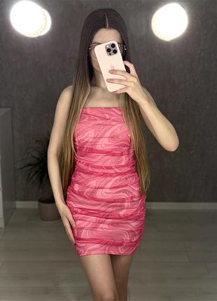 Коротка сукня по фігурі