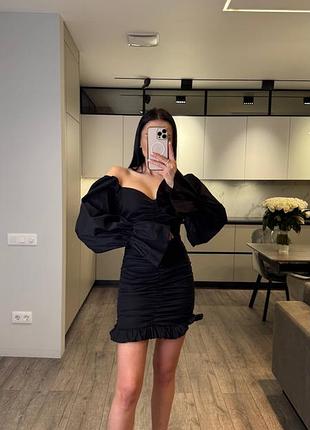 Чорна жіноча сукня міні ♥️ коротка вечірня сукня по фігурі з обʼємними рукавами ✨
