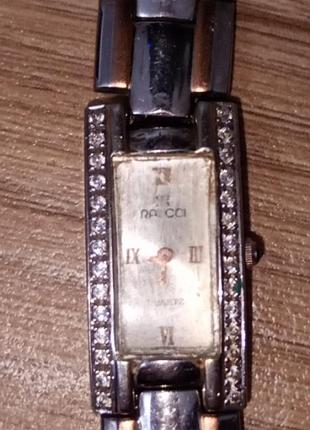 Часы raucci, оригинал, чуточку потертые (возможно реставрирование) на обратной стороне:
rose gold plated 3atm water resistant st.steel... і т.д.