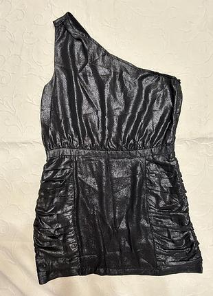 Мерехтлива коктейльна сукня на одне плече