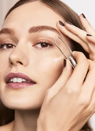 Пінцет з підсвіткою oriflame