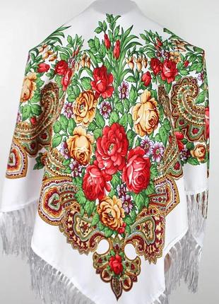 Хустка в народному стилі біле розмір без китиць 100*100см, довжина китиці 10см.