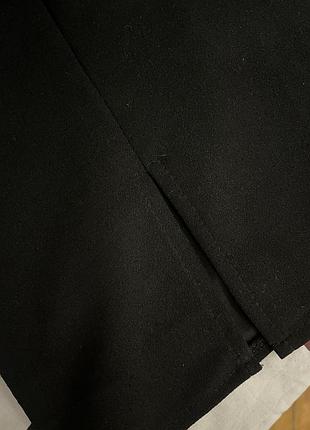 Жіноча спідниця міні з розрізом