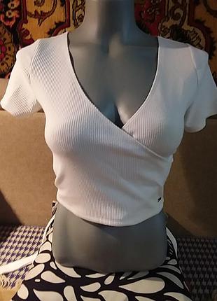 Топ  футболка декольте бренд