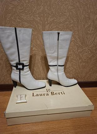 Сапоги зимние женские 38 р, полномерные, белого колора, каблук 7см, цегейка внутри.