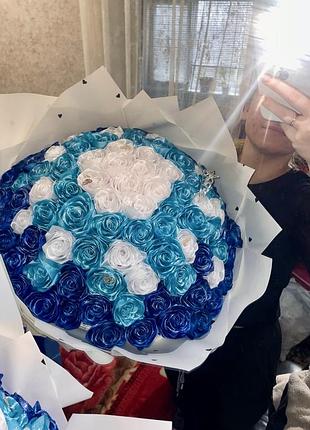 Ніжний букет ручної роботи з атласних стрічок