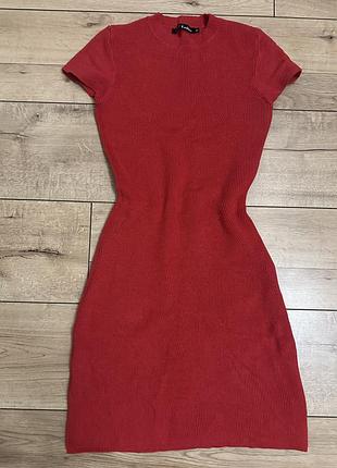 Червона тепла сукня