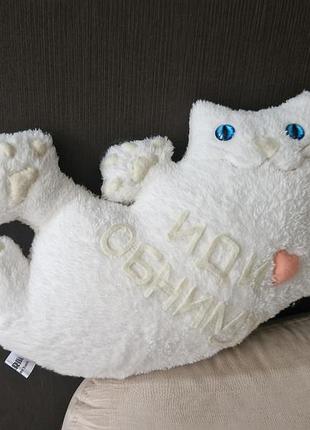 Кот с голубыми глазами "иды обнима"