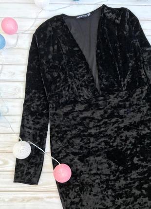 Крутое велюровое платье с вырезом на груди look of the day