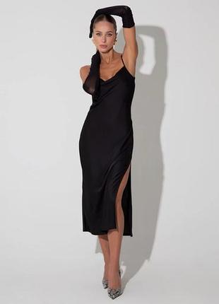 Чорне шовкове плаття міді з розрізом