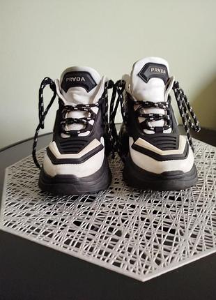 Шкіряні утеплені черевики для дівчинки біло-чорного кольору