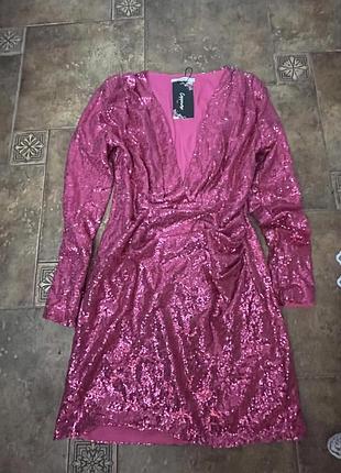 Вечірня сукня в паєтках