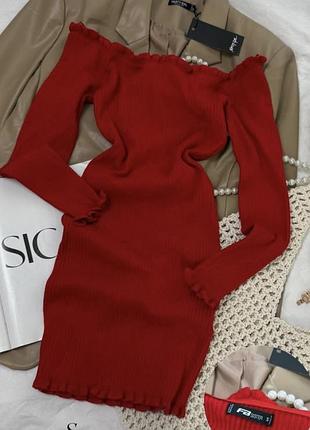 Міні сукня ,червоно кольору .