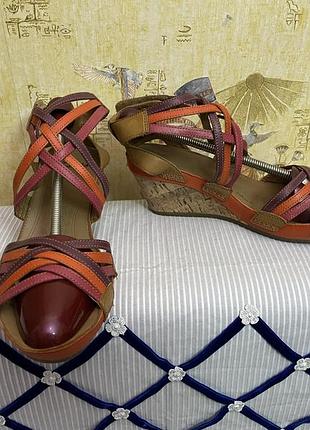 Шкіряні босоніжки clarks