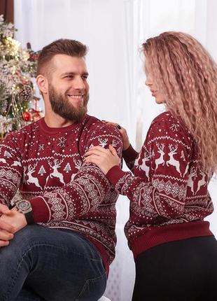 Парные новогодние свитера с оленями бордовые теплые, рождественский свитер для пары.8 фото