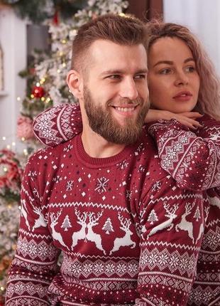 Парные новогодние свитера с оленями бордовые теплые, рождественский свитер для пары.1 фото