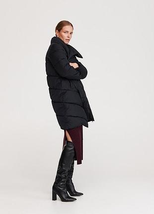 Чорний пуховик reserved пальто