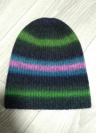 Стильная шапка ручной работы