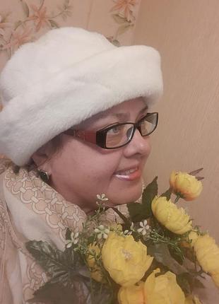 Теплая, меховая зимняя шапка-панама женская белая