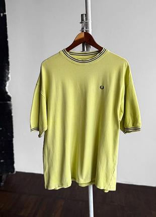 Fred perry mens vintage 90s yellow lime tee y2k оригінальна, чоловіча футболка fred perry, вінтажний casual-дизайн з культовими деталями бренду.