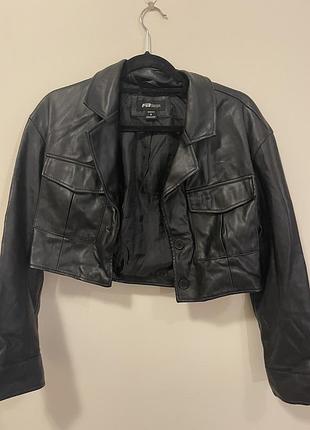 Коротка курточка з еко шкіри