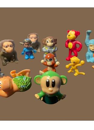 Це колекція іграшок-мавпочок schim banzai з яєць kinder surprise