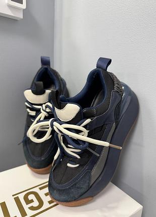 Кросівки ( фото не передає їх красу)