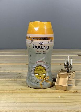 Кондиціонер у гранулах downy touch of silk - 210 гр.