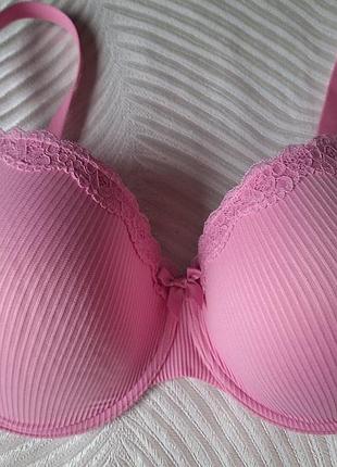 Рожевий в рубчик бюстгальтер фірми hunkemoller розмір 38dd 85e