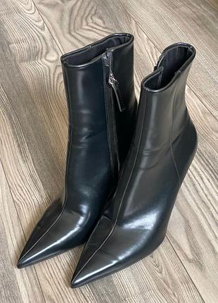 Стильні ботильйони zara, чорні, гострий носок, каблук 9,5 см, р.40