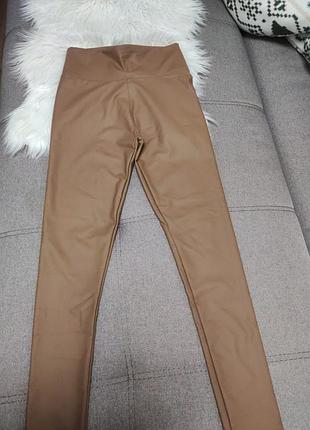 Жіночі легінси еко. шкіра ,коричневого кольору(капучіно)  бренд. yu&me (paris) розмір m/l