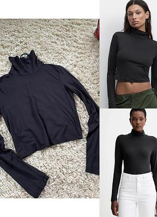 Базовий чорний вкорочений гольф/кроп-топ від bershka,p.s-m