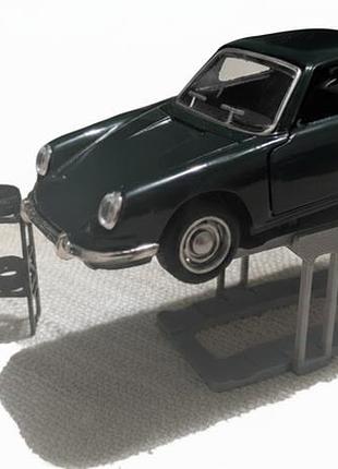 1:32 машинка подарки)