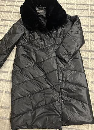 Стильний , теплий жіночий подовжений пуховик в ідеальному стані