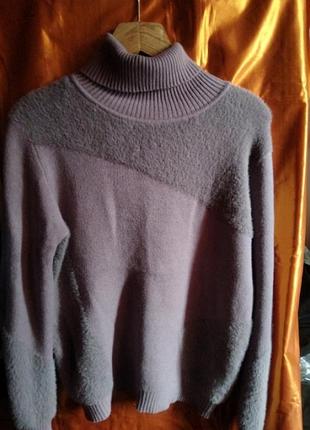 Теплый мирер с вставками ангора очень приятный к телу, внутрь ангора