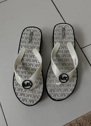 Шлёпанцы для девочек