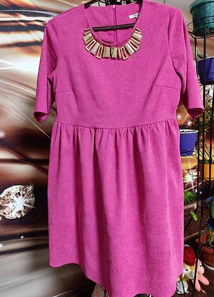 Яскрава, святкова сукня