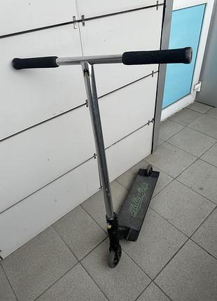 Продаю трюковой сомокат не дорого торг присутній