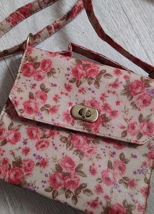 Винтажная сумочка в цветочки.