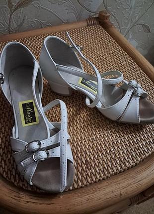 Бальне взуття 31р