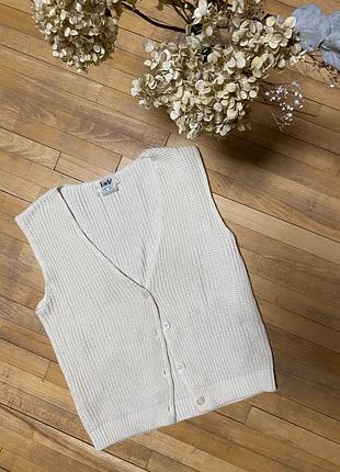 Вінтажна в’язана жилетка lady молочного кольору з v-вирізом і ґудзиками. стильна та універсальна 🤍